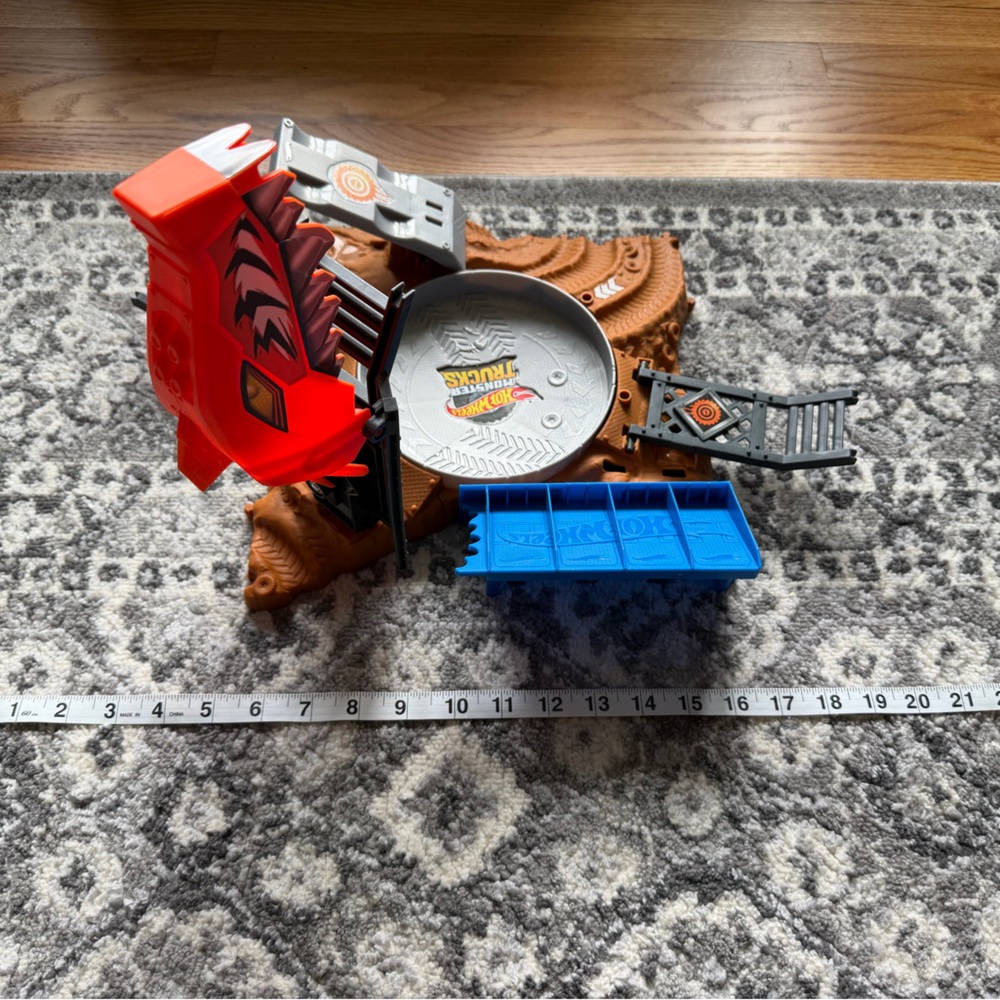 Hot Wheels Monster Trucks Arena Smashers Tiger Shark Spin-Out Challenge